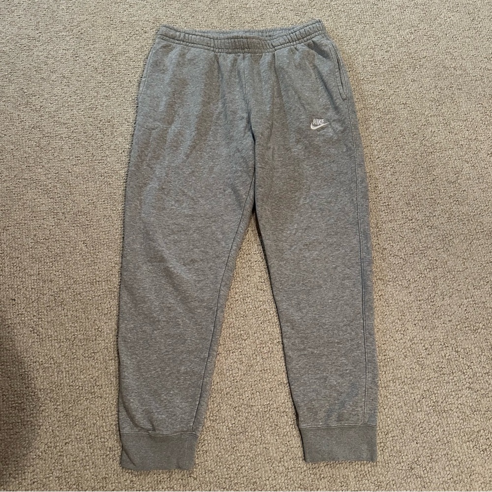 Nike Men’s Heather Gray Sweatpants with pockets